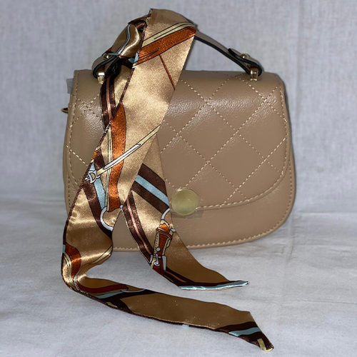 Borsetta in ecopelle con foulard