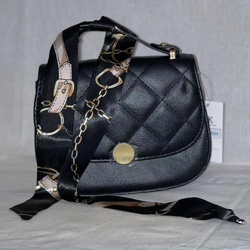 Borsetta in ecopelle con foulard